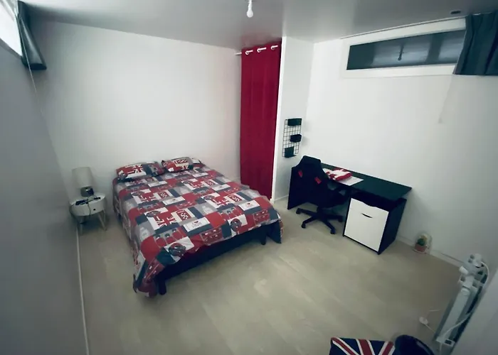 Chambre privée face à la gare